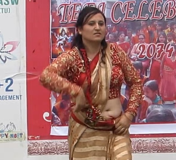 Nepali Lady Sexy Navel While Dancing